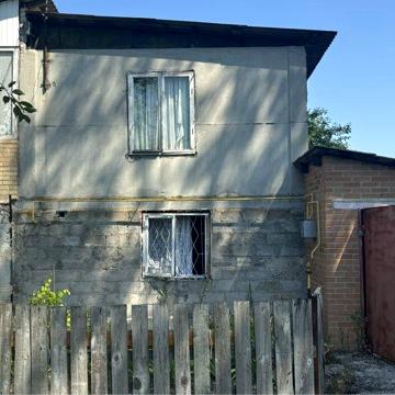 Будинок, 15соток землі, всі комунікаціі