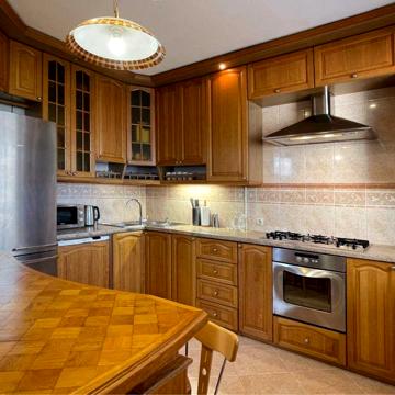 Великогабаритна дворівнева квартира в центрі міста + гараж та підвал