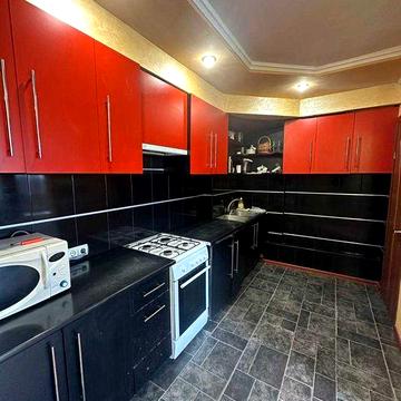 Продається  3 кімнатна квартира в Калуші. Центр.