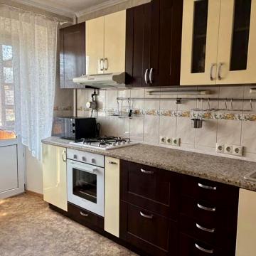 Почайнинська вул., 62