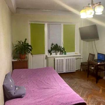 Продаж 2 кім Гната Юри / героїв Космосу / Микільська Борщагівка