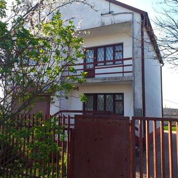 Продам 2 поверховий будинок