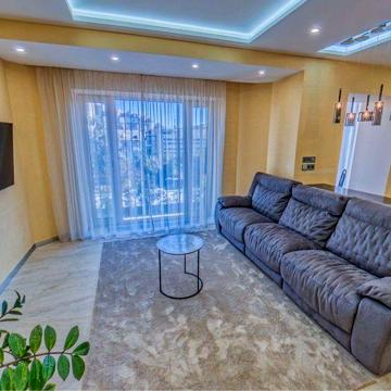Продам дворівневу 5-кімнатну квартиру, вул. Дмитрівська, Центр. SF
