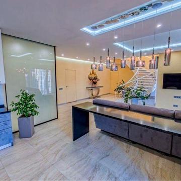 Продам дворівневу 5-кімнатну квартиру, вул. Дмитрівська, Центр. SF