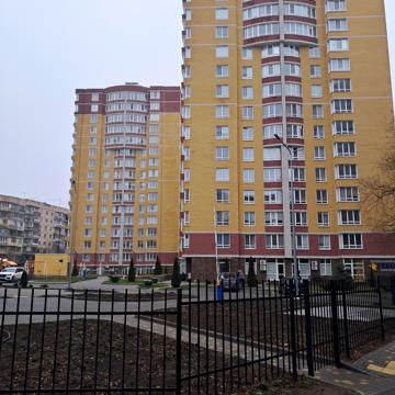 Кримська вул., 82