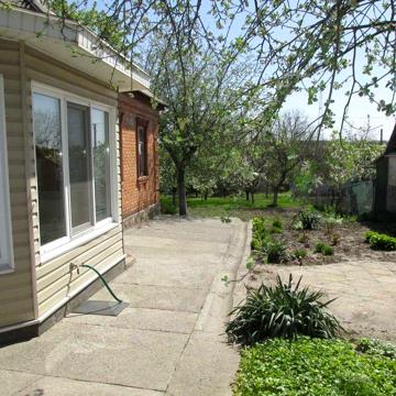 Продам будинок  по вулиці Кременчуцькій, в районі 8 школи.