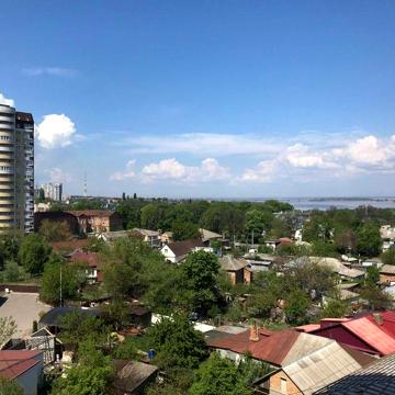 Продам 2 кімнатну видову квартиру в центрі. Смілянська 2/1.
