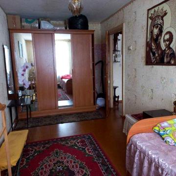 Продається затишна 3-х кімнатна квартира  з меблями в центрі міста.