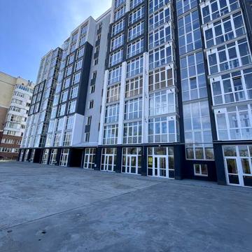Продаж 2к квартири. 94 м². Центр. вул.Стуса.