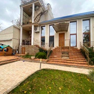 Просторий будинок 434 м² з басейном в Аркадійський провулок