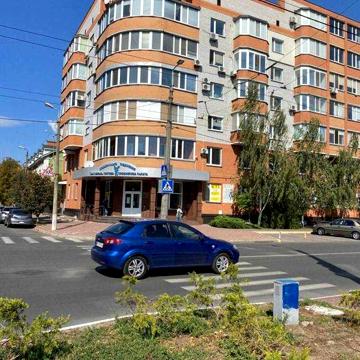 Продам двоповерхову квартиру з видом на р. Дніпро в центрі