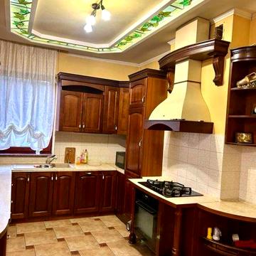 Оренда просторого 2-ох поверхового будинку в Брюховичах