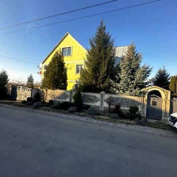 Здам будинок з гарною територією