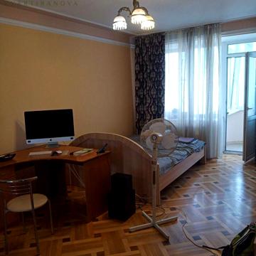 Черкаська вул., 4