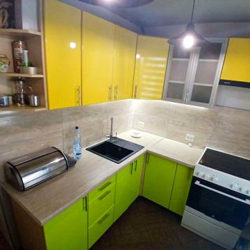 Продаж 2к квартири з сучасним ремонтом, меблями, технікою