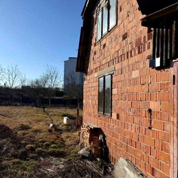 Дача з будинком біля Епіцентру, заїзд з вул.Стуса/24 Серпня