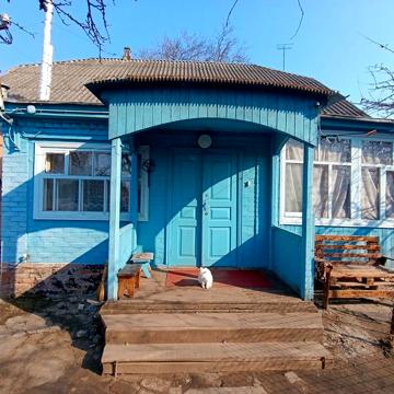 Двоповерховий будинок в центрі