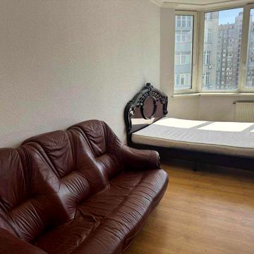 Продам 1 кімнатну квартиру 56кв.м.  по вул.Градинська 9