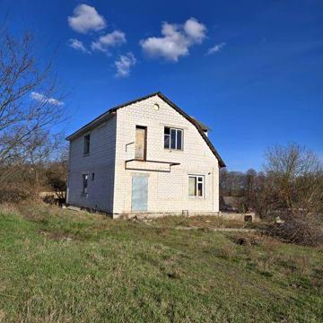 Продам участок з будинком 2х-м