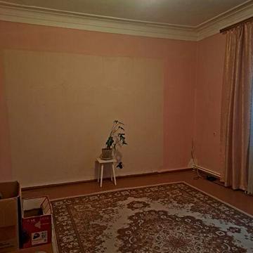 Трикімнатна сталінка в центрі міста