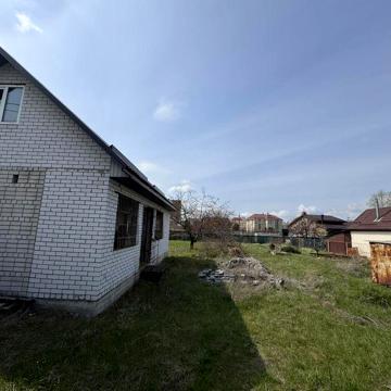 Продам будинок ,10 соток землі