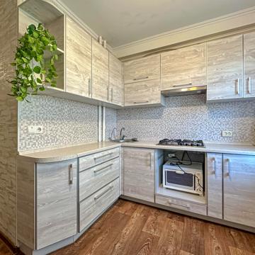 Героїв Крут вул. (12 Квітня), 65