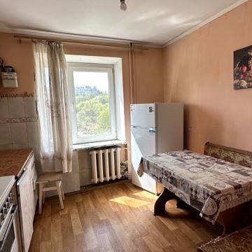 Івана Миколайчука вул., 30