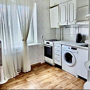 Продам 3х кімнатку квартиру, Оболонський проспект, метро