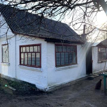 Продаєтбся будинок в мальовничому місті селища. Поруч ліс та річка.