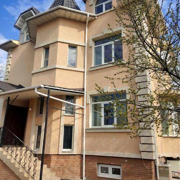 Оренда будинку для сім’ї або під офіс з проживанням