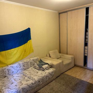 Саперно-Слобідська вул., 8