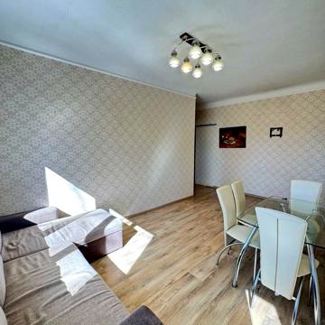 Вячеслава Чорновола вул., 36