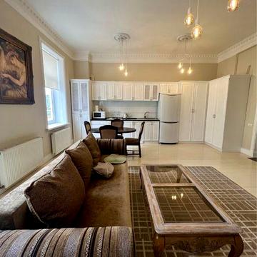 Продаж австрійського люкса на стометрівці