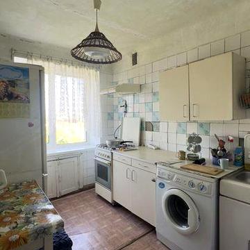 Пропонуеться на продаж трьохкімнатна квартира р-н ж/д вокзалу.