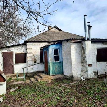Продам пів будинку в Баришівці.