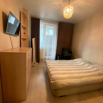 Михайла Грушевського вул., 30б