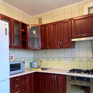 Аренда однокімнатна 46м Соборна 46 Рожевий будинок