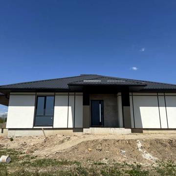 Стильний двоян-американка на масиві Макарова