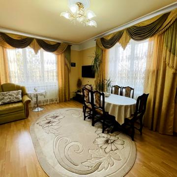 Миколи Зерова вул., 11