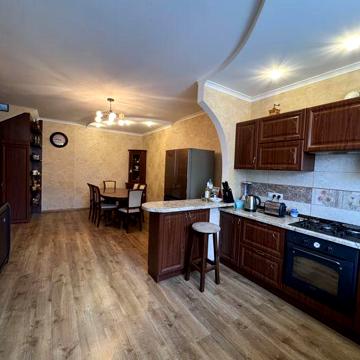 Продаж таунхаусу котеджу в с. Ременів близько до Львова