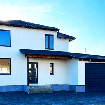 Продам  новий будинок з гаражем, ділянка 7соток, район "Морське"