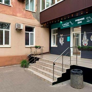 Продам 3 к. сталинку; 1/4 эт., Свято-Миколаивська 35, можно под бизнес