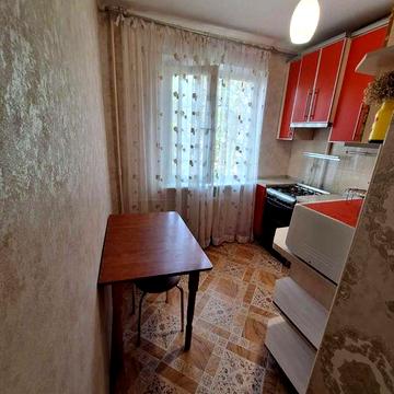 Здам 2 кімнатну квартиру в центрі міста.