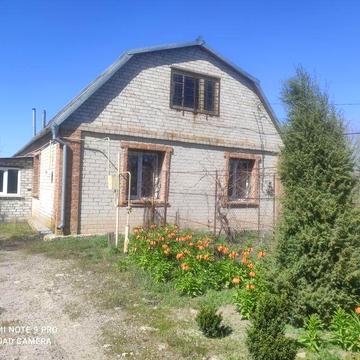 Продам дом спостройками