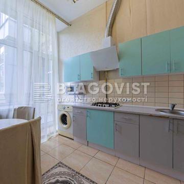 Продаж квартири  2 к Хмельницького Богдана, 10.  м. Театральна .