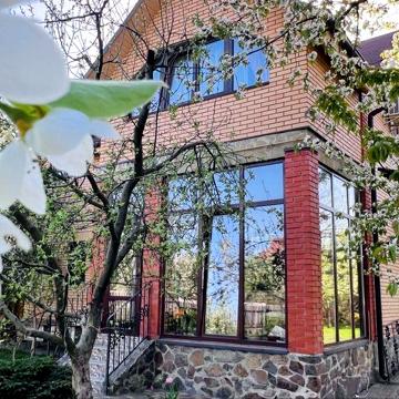 Продаж котеджу в Тарасівці з сауною