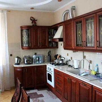 Продаж будинку та земельної ділянки