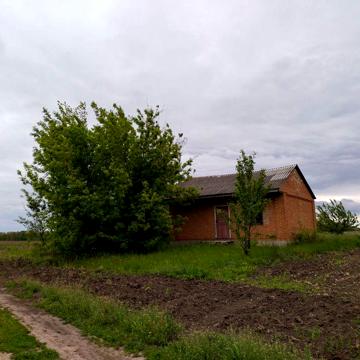 Продам будинок з земельною ділянкою