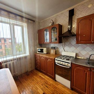 2кім квартира з косметичним ремонтом