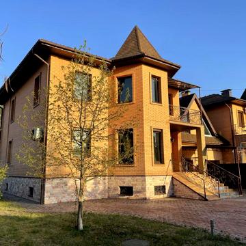 Продаж будинку в центрі Броварів
